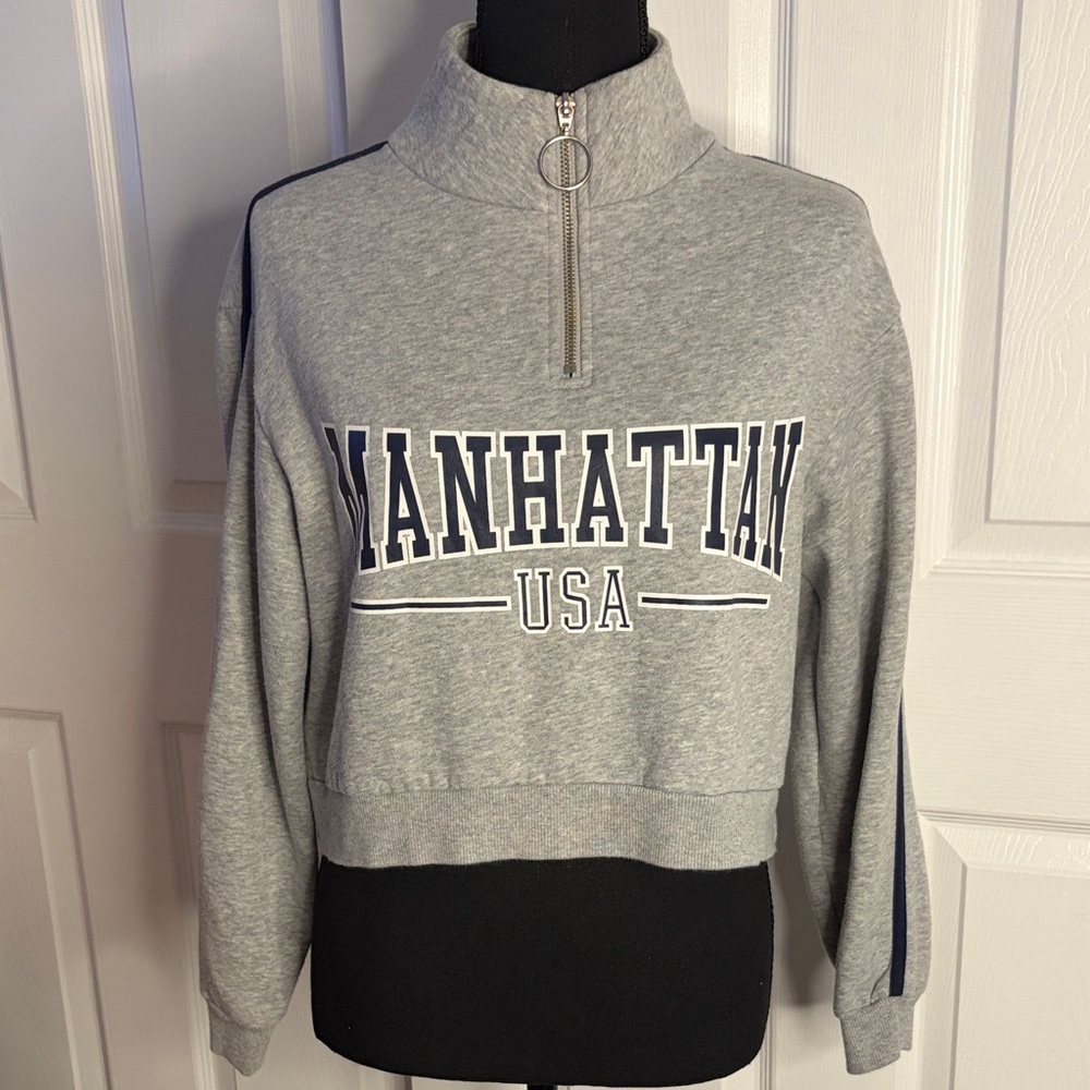 Cropped Oversized Gray Zip up Sweatshirt. Medium